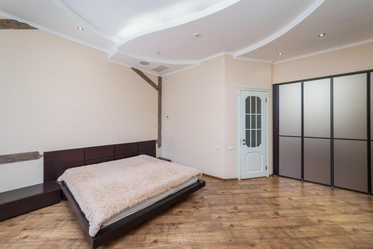 Katerynyska 2 Level Apartment With Sauna Odesa Exterior photo