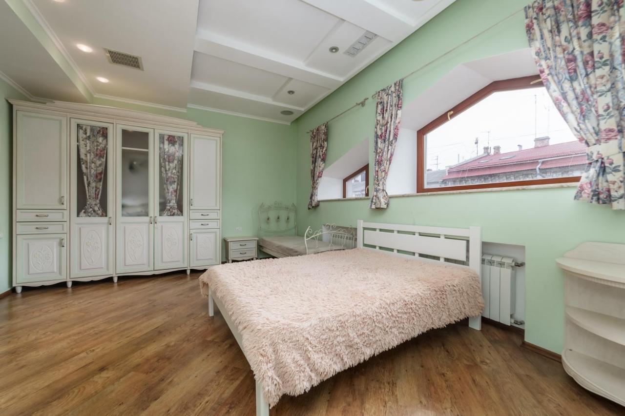 Katerynyska 2 Level Apartment With Sauna Odesa Exterior photo