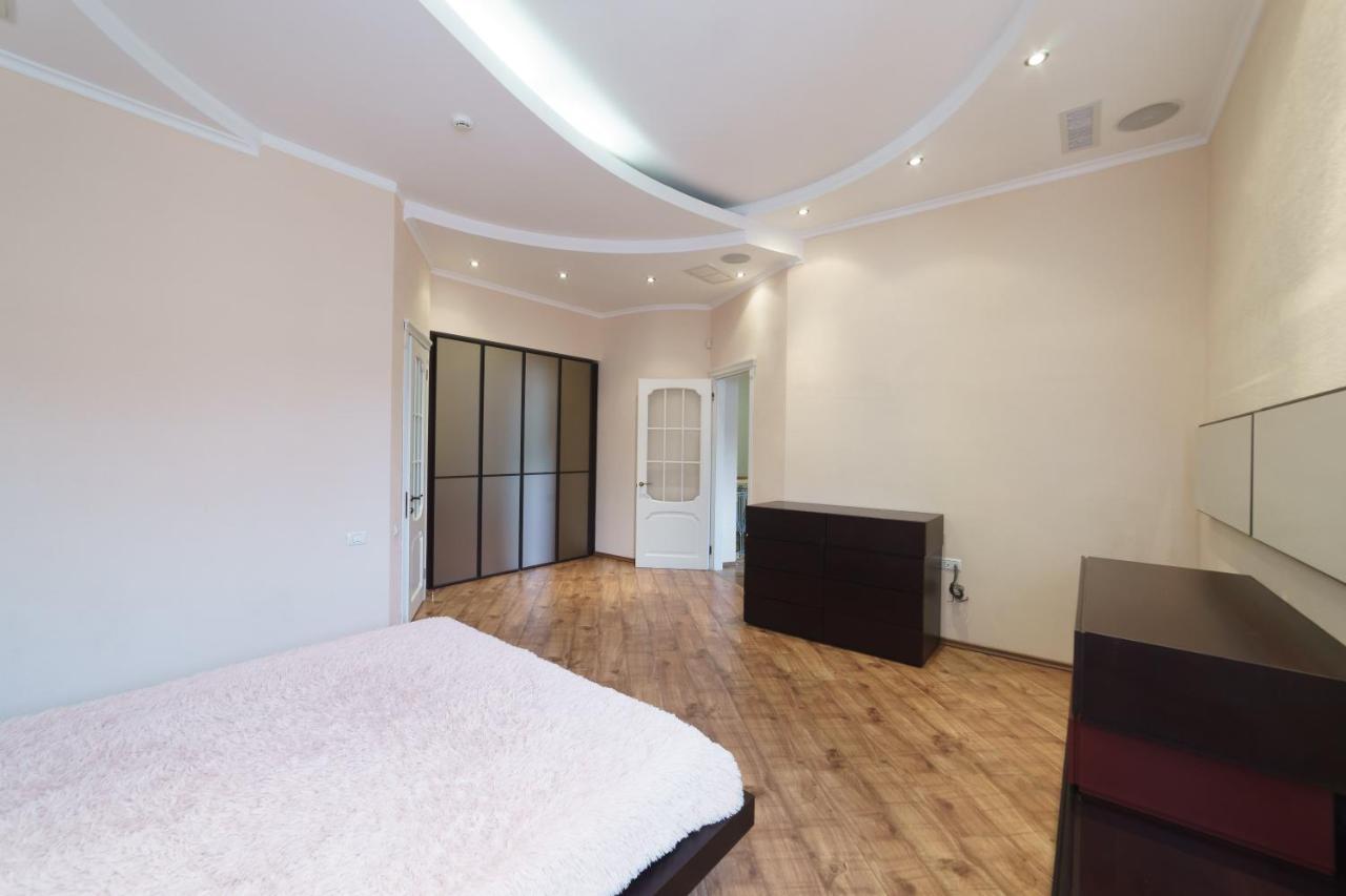 Katerynyska 2 Level Apartment With Sauna Odesa Exterior photo