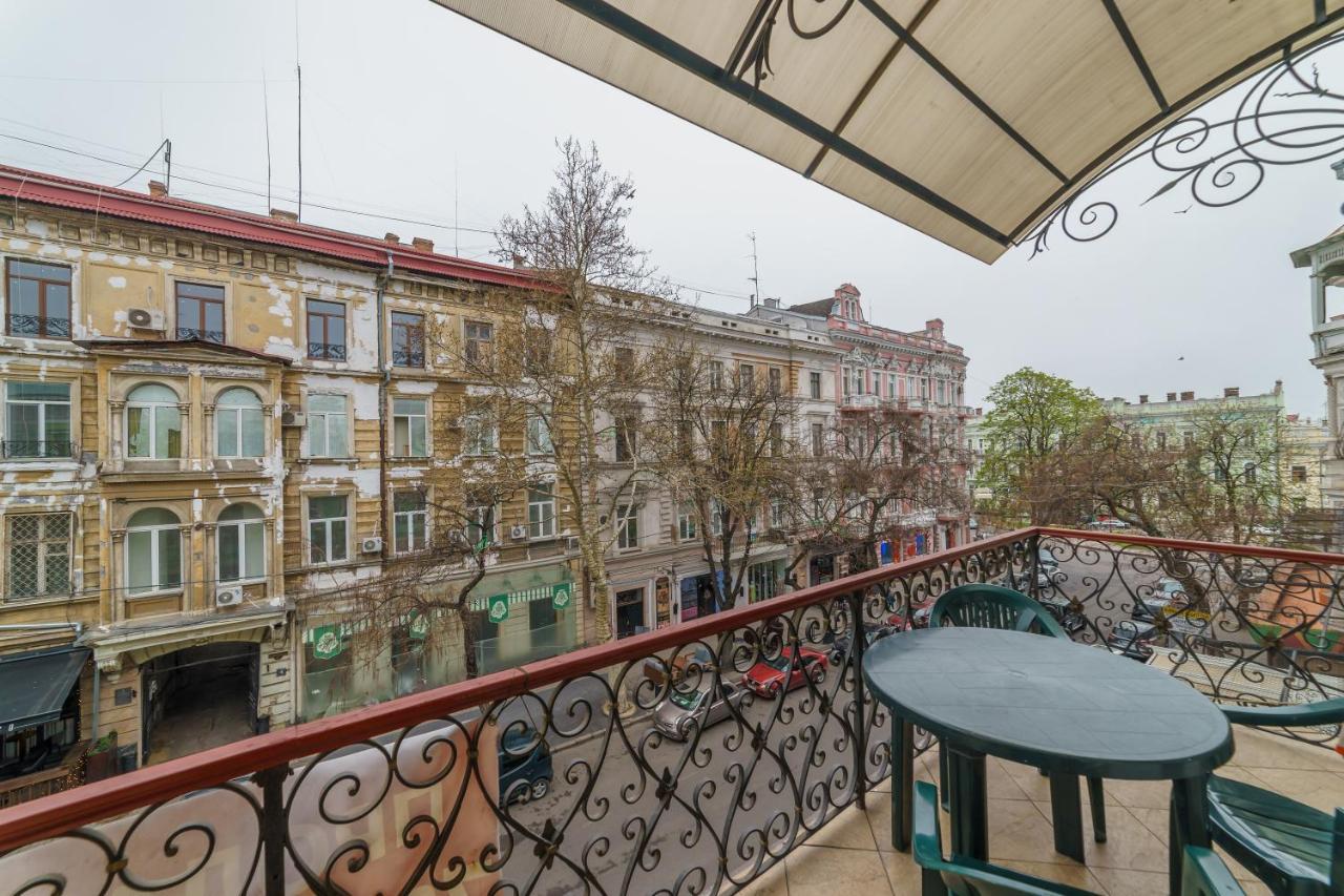 Katerynyska 2 Level Apartment With Sauna Odesa Exterior photo