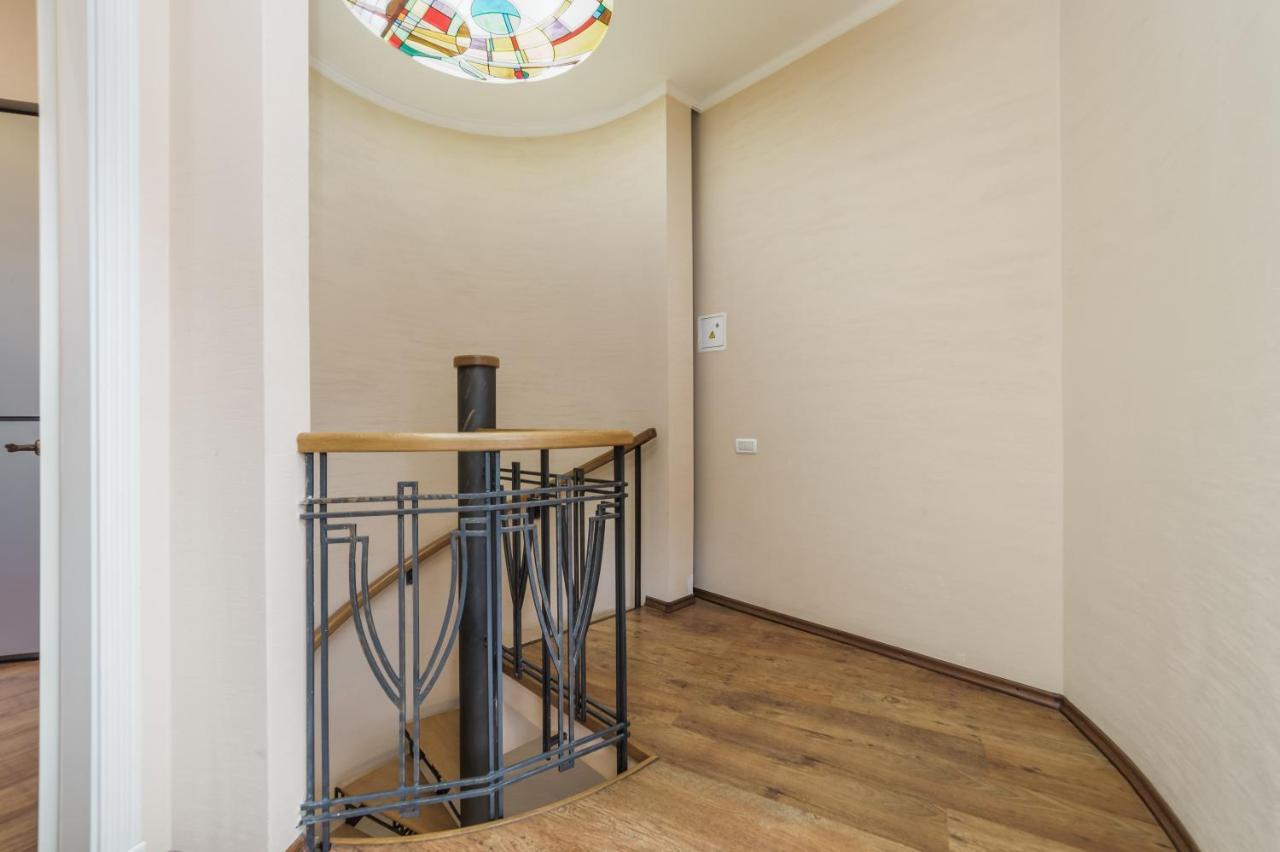 Katerynyska 2 Level Apartment With Sauna Odesa Exterior photo